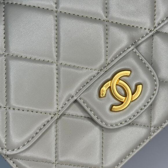 CHANEL  VIP gift bag. *GWP* - Picture 2 of 4
